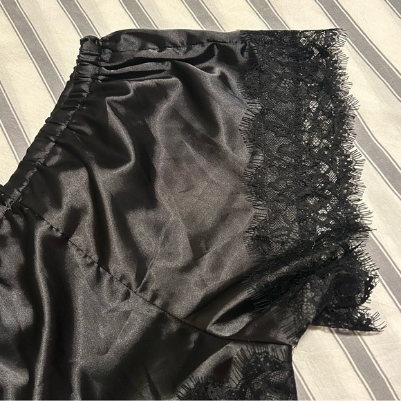 Elegant Black Lace Satin Lingerie Pajama Set Small - Picture 3 of 9